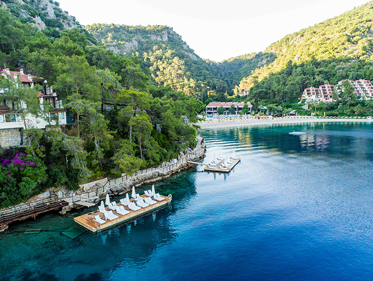 HILLSIDE BEACH CLUB 18 N�SAN'DA KAPILARINI A�IYOR